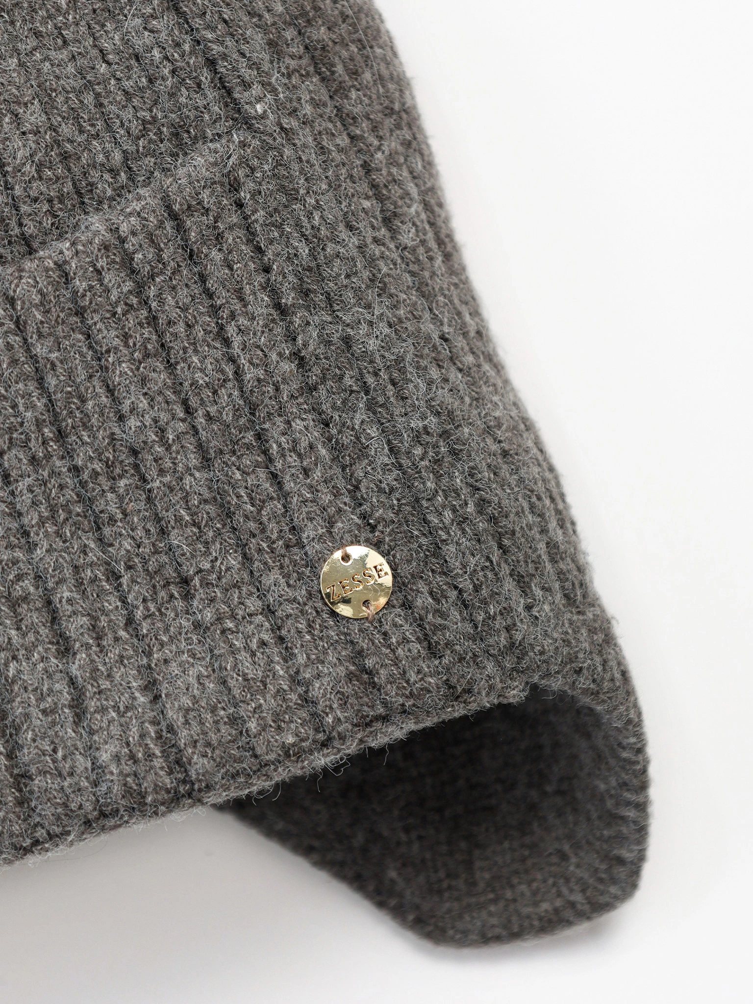 Шапка-ушанка из шерсти с акрилом с отворотом в ассортименте